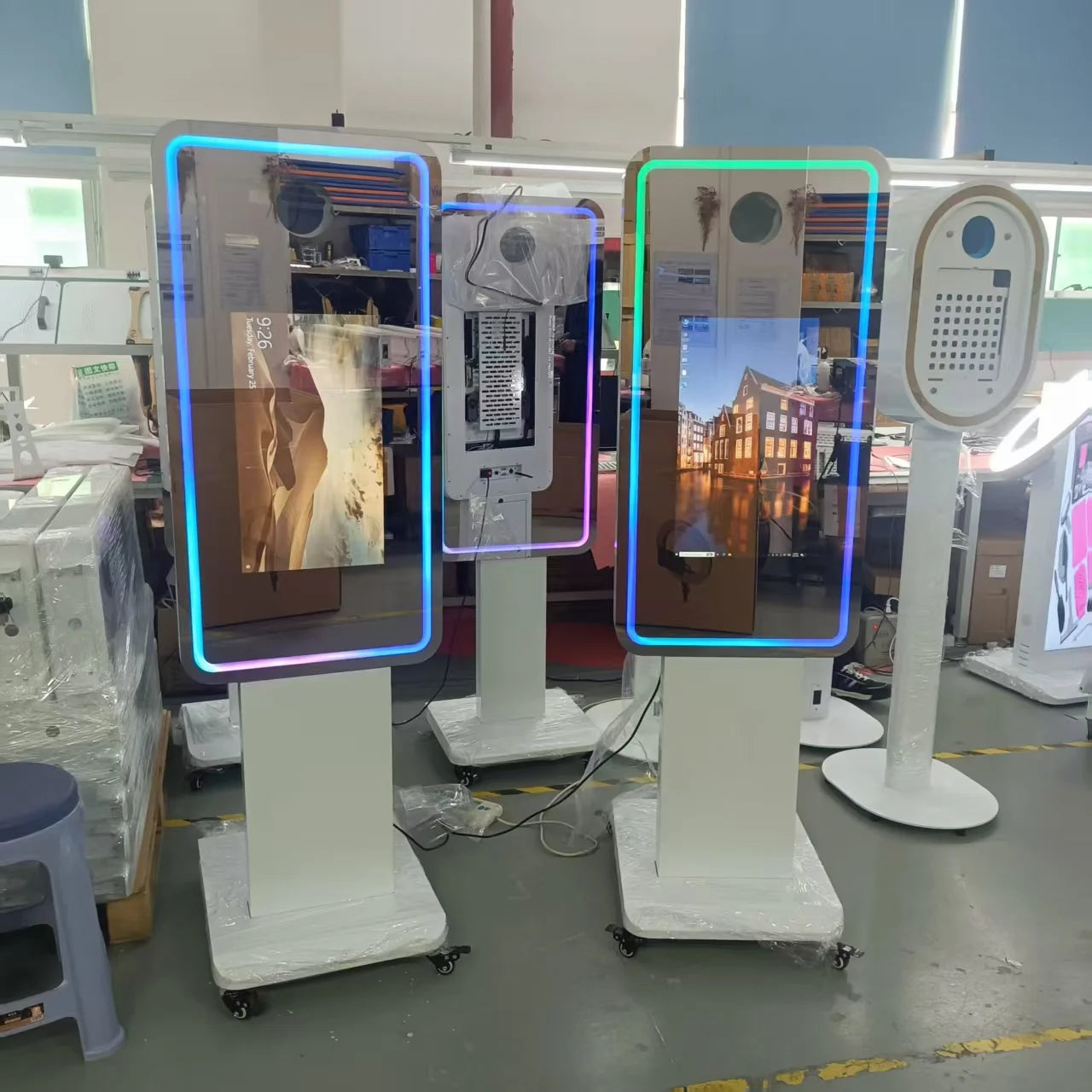 Free Software 21.5Inch Dslr Booth Magic Mirror Booth for Camera With Flash Light Umbrella Wedding Rental Photo Booth |...
