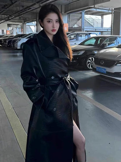 Yujie Cool and Chic Crocodile Pattern Patent Leather PU Leather Coat Outerwear Women Autumn New High-Grade Mid-Length Waist Hugging Trench coat