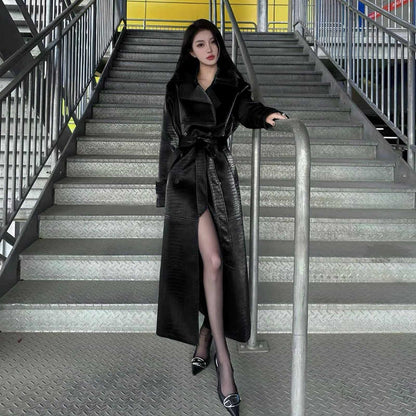 Yujie Cool and Chic Crocodile Pattern Patent Leather PU Leather Coat Outerwear Women Autumn New High-Grade Mid-Length Waist Hugging Trench coat