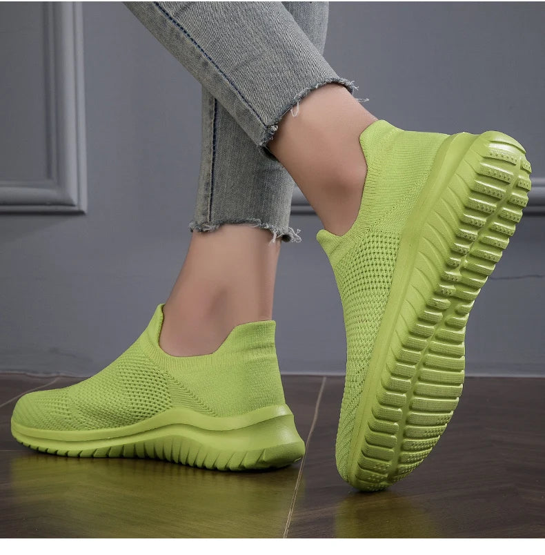 Men Shoes Sneakers Breathable Mesh Slip on Running Shoes Outdoor Non-Slip Couple Jogging Training Hiking Sports Shoes
