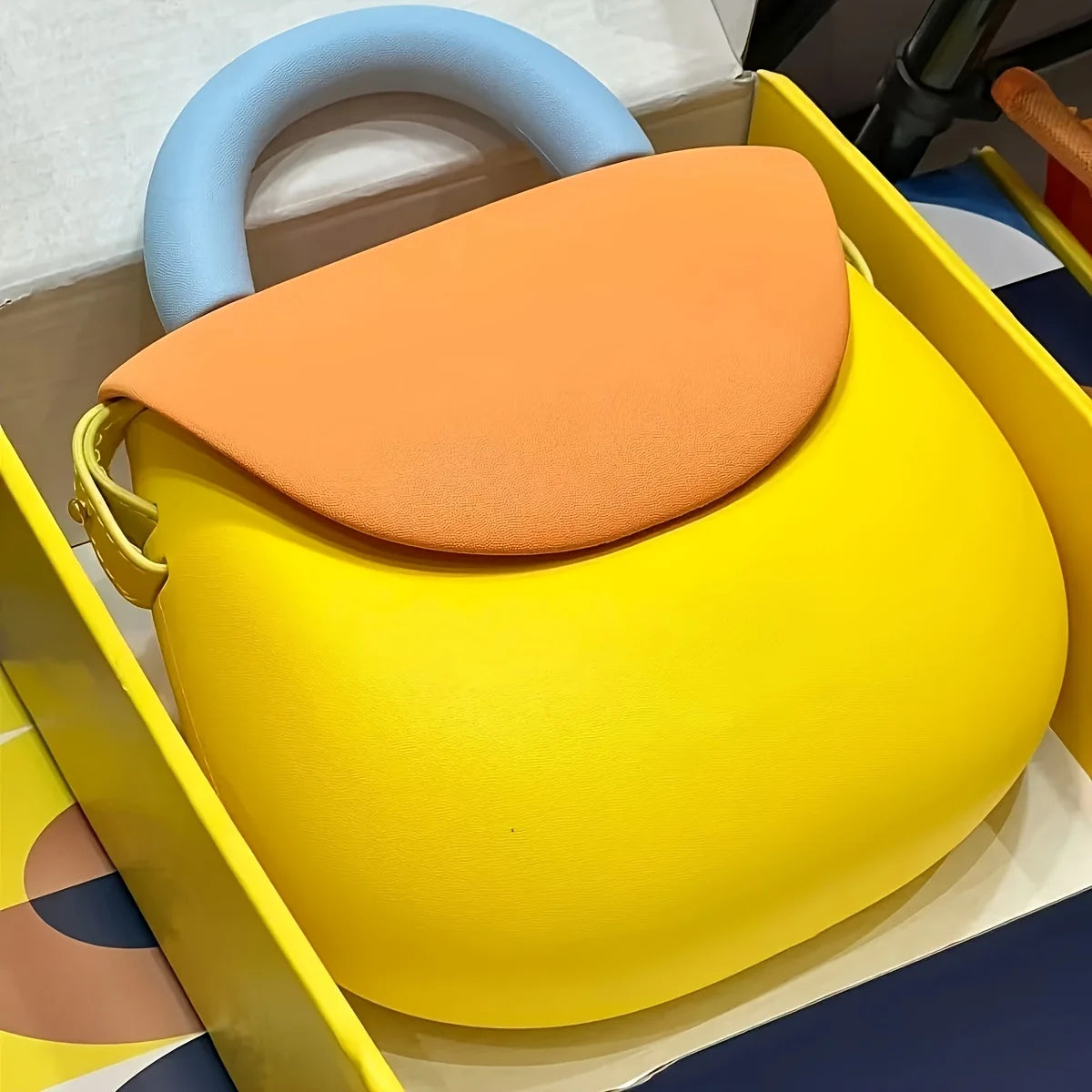 The new, cute, portable phone handbag with shoulder strap is stain-resistant and features a gourd design for cross-body carrying