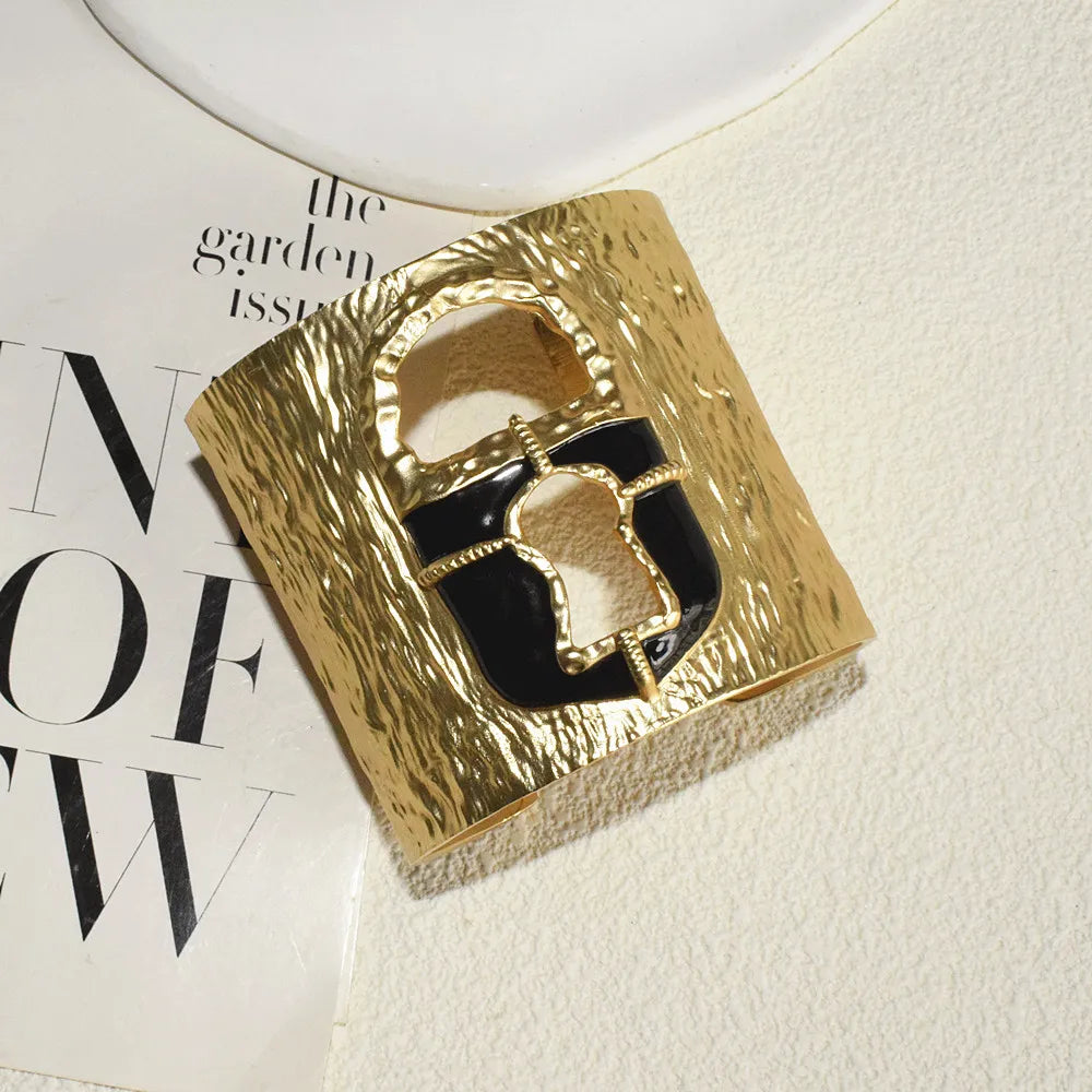 New Brand Fashion Show Alloy Metal Lock Cuff Bracelet For Women Fashion Jewelry Exaggerated Hand Open Bangles Accessories