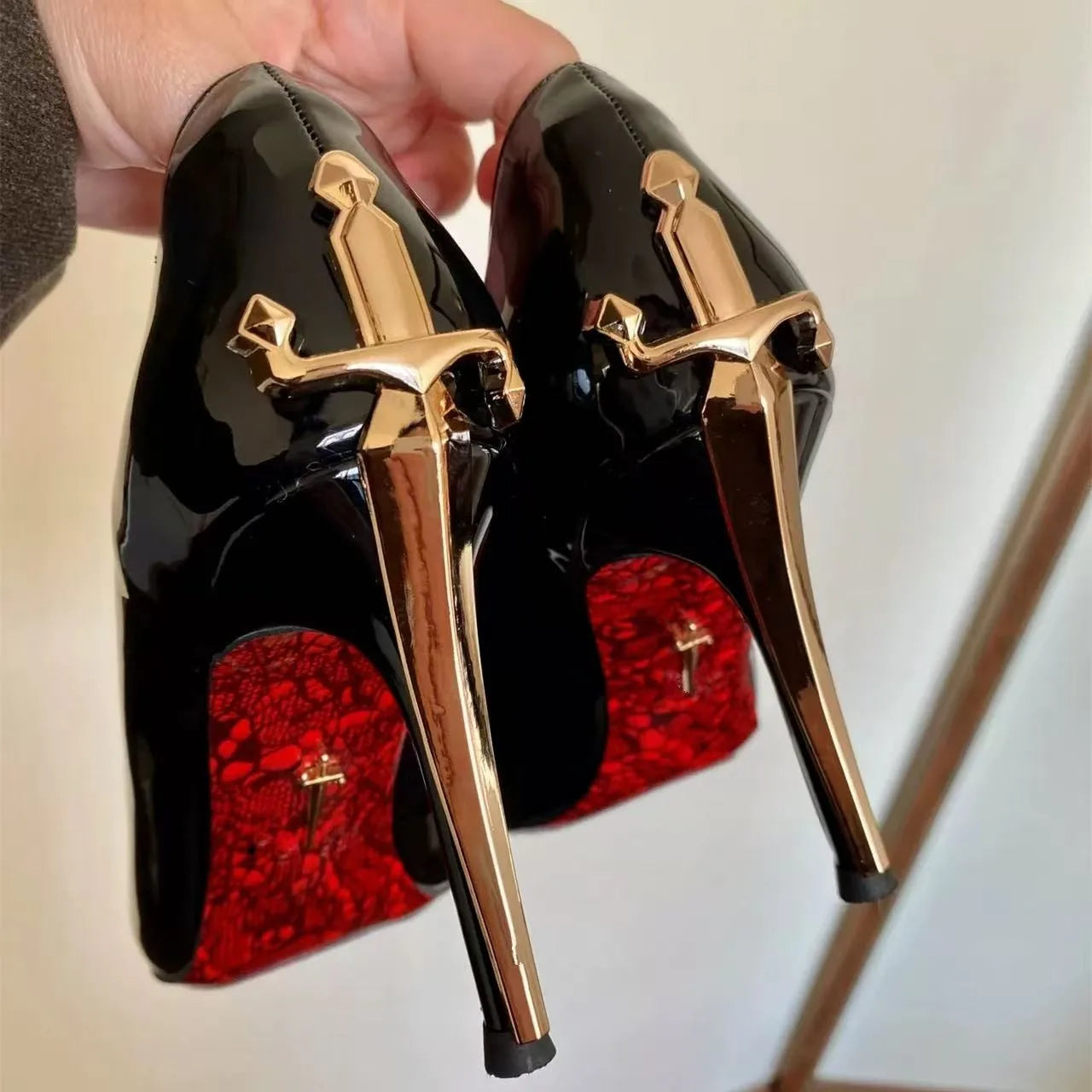 High Heels, Pointed Red Sole, Sharp Blade, Scepter, Patent Leather, Metallic, Sexy, Ladies in Arms, High-end Black...