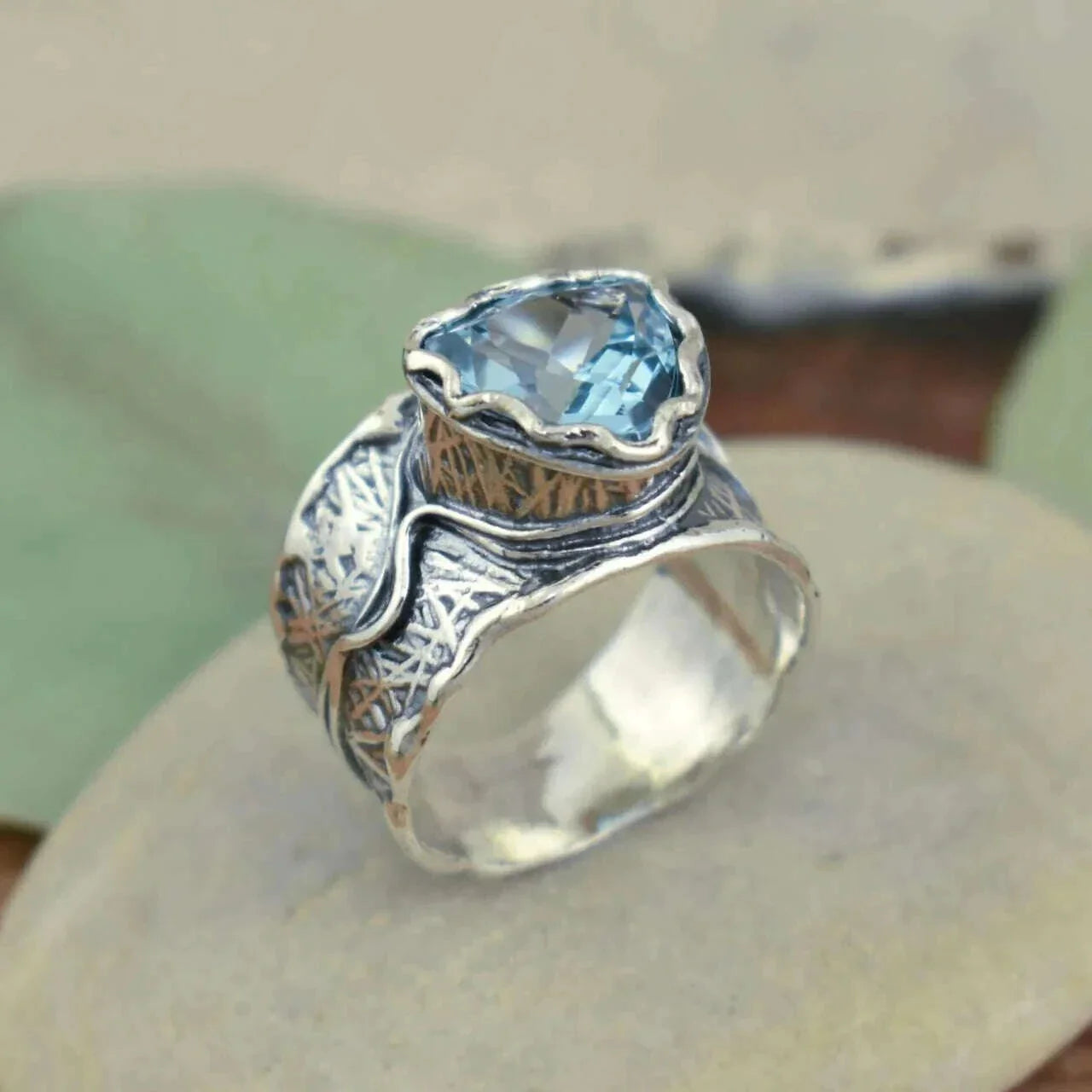 Unisex Silver-Plated Boho Ring with Vintage Flair - Cool Blue Gemstone Inlay, Perfect for Daily Wear