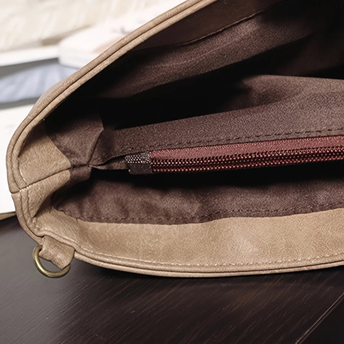 Elegant retro-style handbag with wrist strap, large-capacity ladies' handbag, khaki zipper, perfect for parties and weddings. No