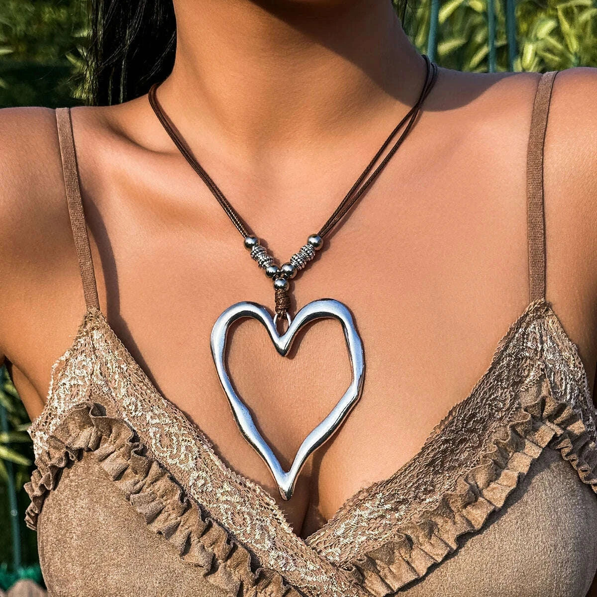Simple Rope Chains with Big Hollowed Out Heart Pendant Necklace for Women Exaggerated Large Accessories on Neck Fashion Jewelry