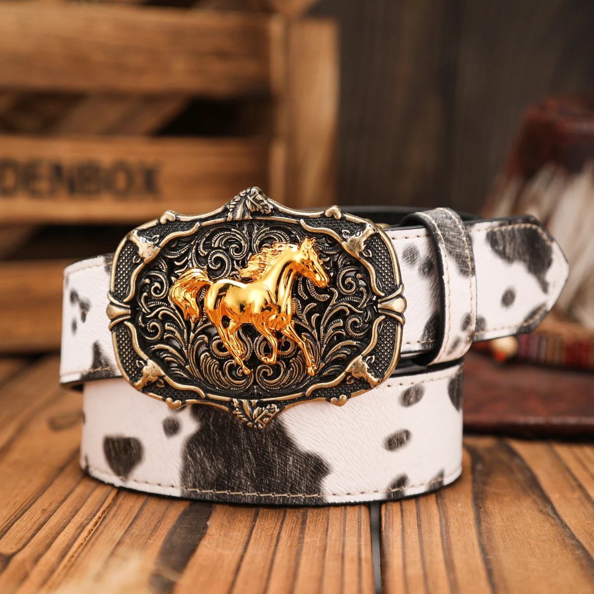 A unisex Western-style, individualistic and retro belt, a brown (random pattern) PU belt (with perforated nails)