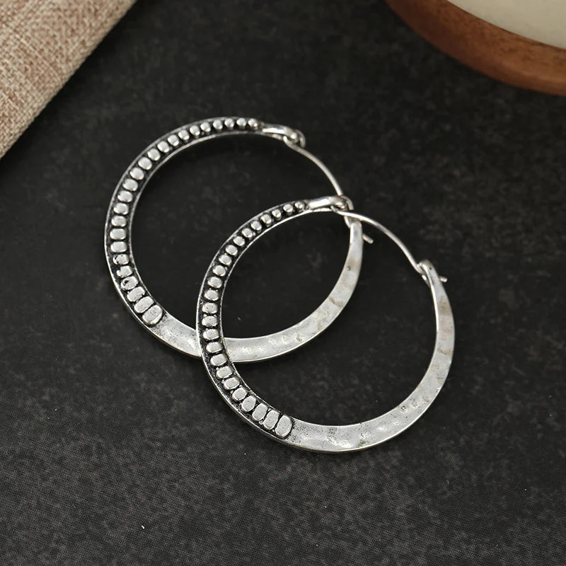 Women's Vintage Distressed Hoop Earrings Hammer Embossed Design Bohemian Style Earrings Suitable For Daily Vacation Casual Wear