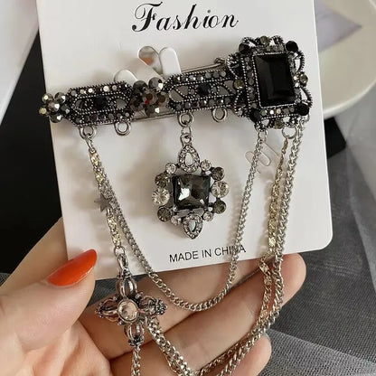 Vintage Fashion Black Crystal Sparkling Rhinestone Brooch Creative Lapel Pin Medieval Design Long Chain Brooches Autumn Winter