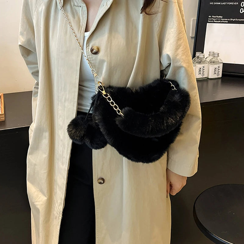 Large Capacity Fur Handbag Heart Shape Ladies Shoulder Bag Fashionable Cute Soft Zipper Closure Interior Phone Pocket