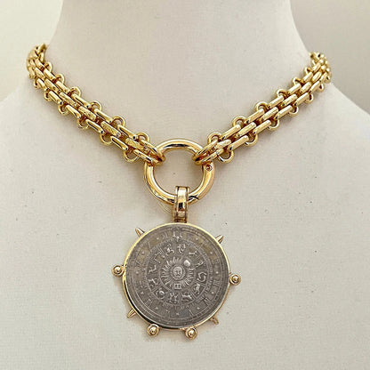Hyperbole Gothic Cuban Chunky Necklace for Women Vintage Queen Coin Pendant Necklace Statement Hip hop Jewelry