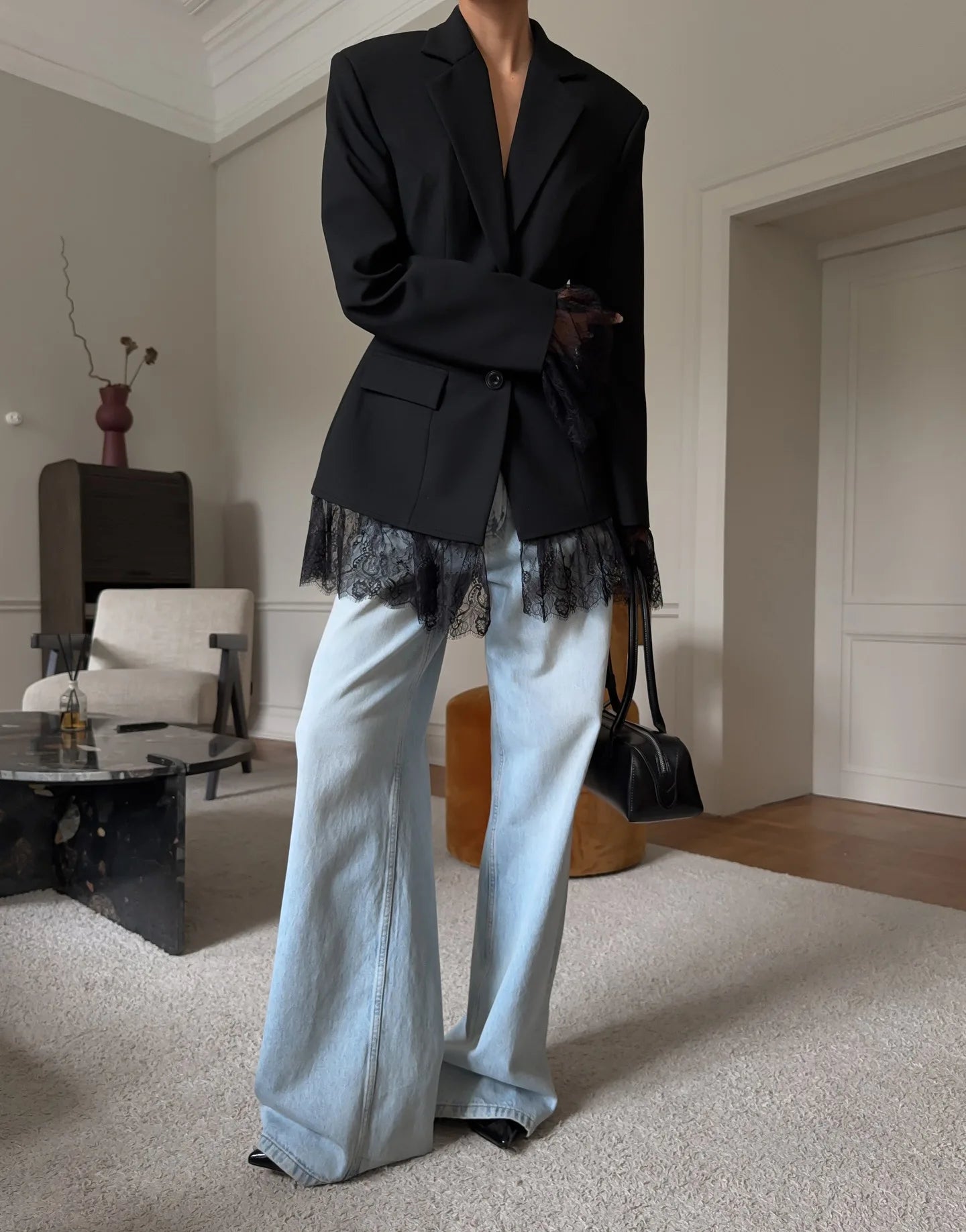 2025 Autumn and Winter New Fashion Black Small Suit Solid Jacket Design Sense Lace Splicing Commuting Long Sleeved Top Coat