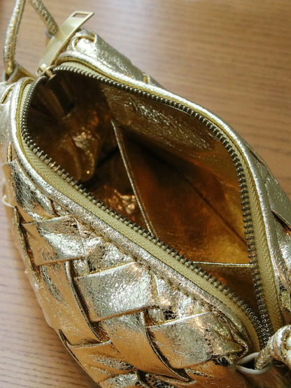 2024 new woven handbag fashion trend burst crack gold woven embossed shoulder slung bag Joker mini mobile phone bag shoulder str