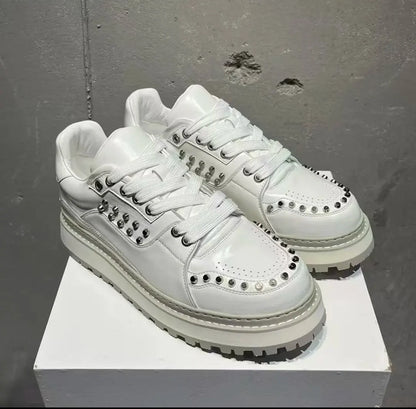 Men's Genuine Leather Casual Shoes White European Metal Rivet Design Board Shoes Thick Soled Trainers Height Increasing Sneakers