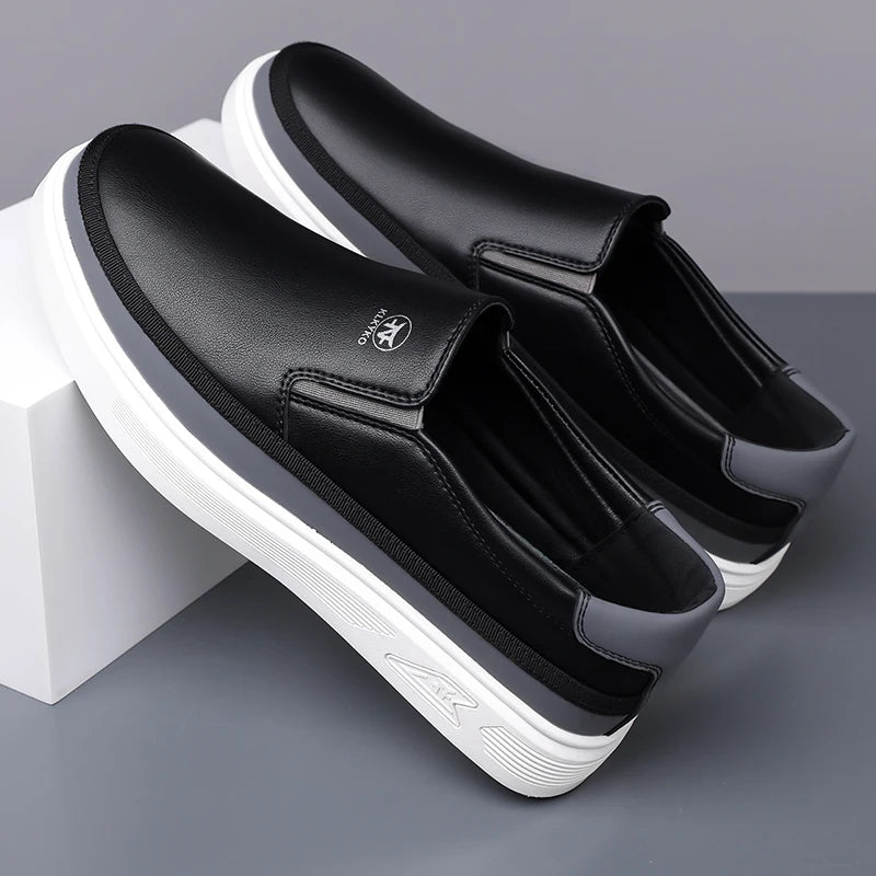 New Trend Leather Mens Casual Shoes Summer Male Loafers Driving Moccasins Male Comfortable Light Slip on Flats Simple Boat Shoes