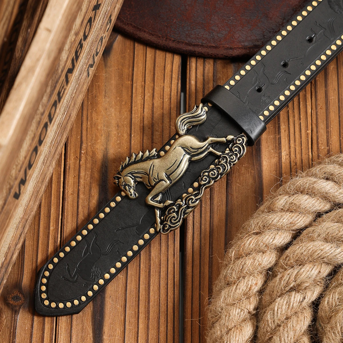 A PU Belt Suitable for Both Men and Women, Combining the Style of Western Denim and Retro, Is Perfect for Daily Casual...