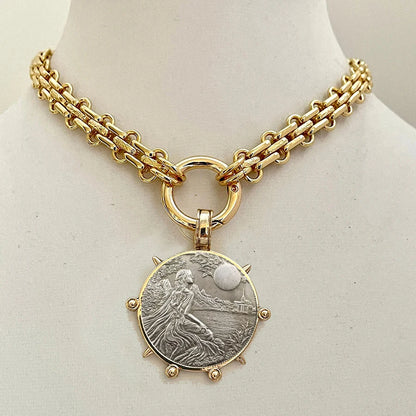 Hyperbole Gothic Cuban Chunky Necklace for Women Vintage Queen Coin Pendant Necklace Statement Hip hop Jewelry