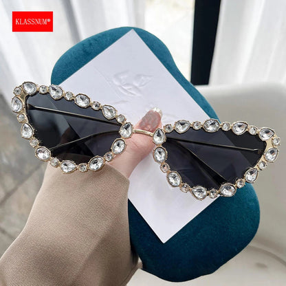 KLASSNUM Luxury Woman Sunglasses Cat-eye Rhinestone Sunglasses 2024 Trendy Party Eyepiece Glitter Metal Frame Color Lens Shades