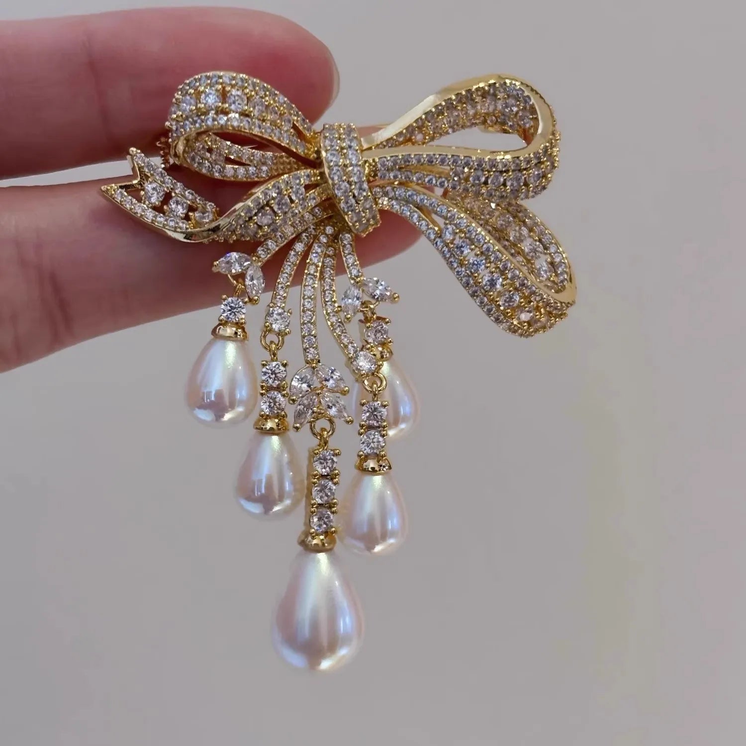 Light Luxury Exquisite Temperament Autumn And Winter Heavy Industry Bow Tassel Brooch Fashion Elegant Crystal Jewelry...