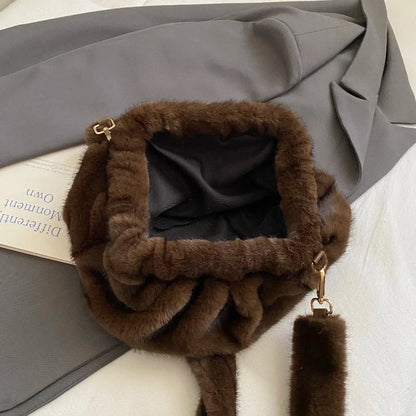 Fashionable Wrinkled Cloud Bag Soft Faux Fur Small Shoulder Bags for Women 2026 Winter Trend Korean Plush Handbags Crossbody Bag