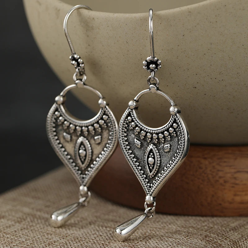 Vintage Bohemian Style Hand Carved Silvery Plated Hook Earrings Women's Elegant Charm Banquet Festival Jewelry...