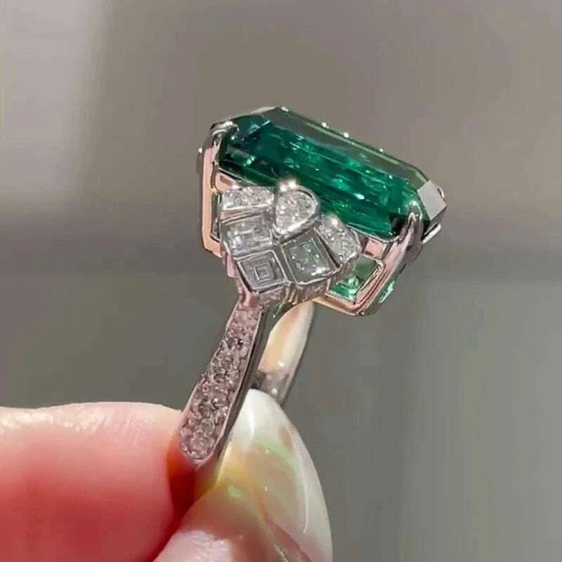 Huitan Big Green Cubic Zircon Women Rings Anniversary Party Luxury Accessories for Lady Birthday Gift Temperament Female Jewelry
