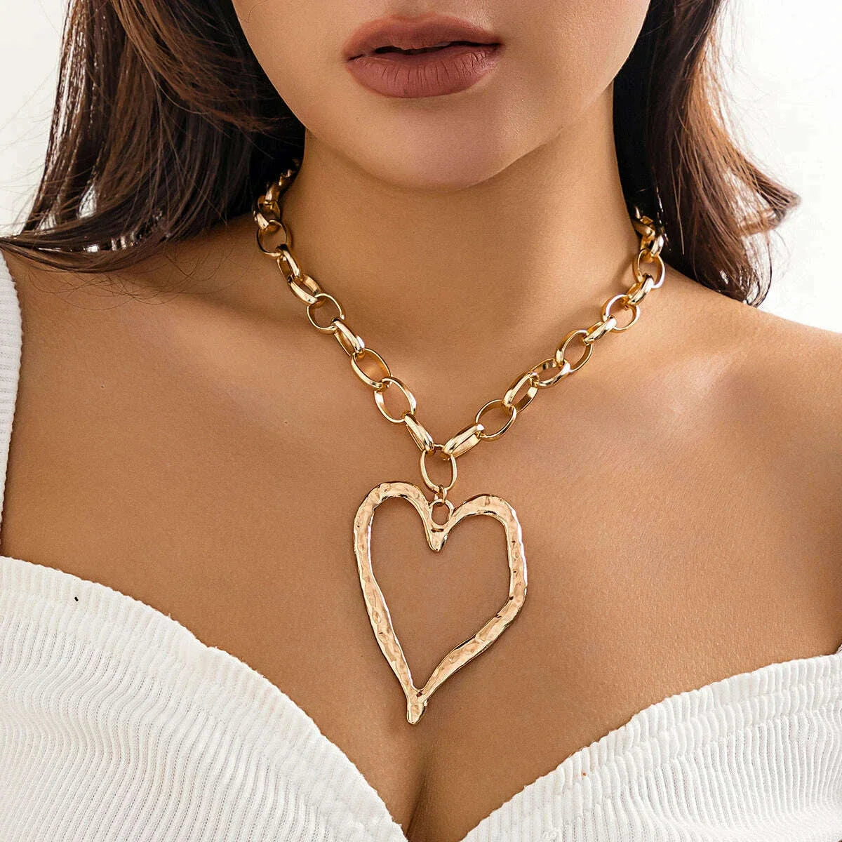 Thick Chains with Big Hollow Heart Pendant Necklaces for Women Trendy Exaggerated Large Accessories on Neck 2023 Fashion Jewelry