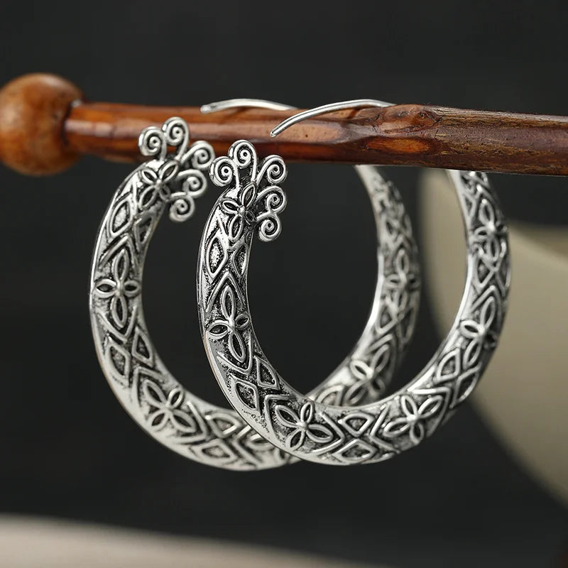 Vintage Ladies' Crescent Hoop Earrings Retro Ethnic Patterned Wide Circle Design Earrings Bohemian Style Jewelry Accessory