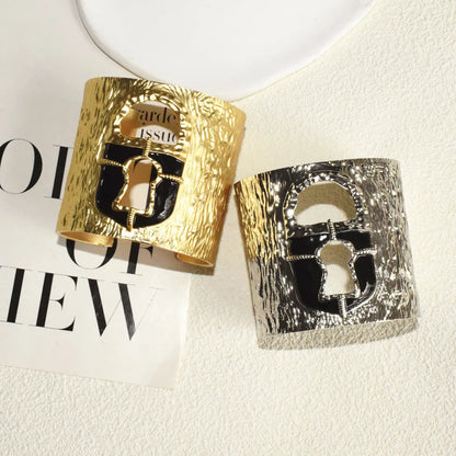 New Brand Fashion Show Alloy Metal Lock Cuff Bracelet For Women Fashion Jewelry Exaggerated Hand Open Bangles Accessories