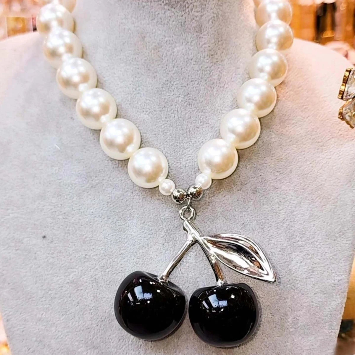 Copper resin cherry pendant beaded irregular pearl necklace, suitable for women everyday and party wear