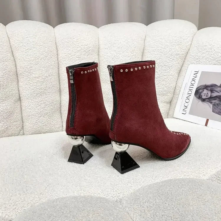 2024 Shallow Spring Autumn Women Ankle Boots Punk Pointed Toes Unqie Heels Designer High Heels Ladies Short Boots Back Zip
