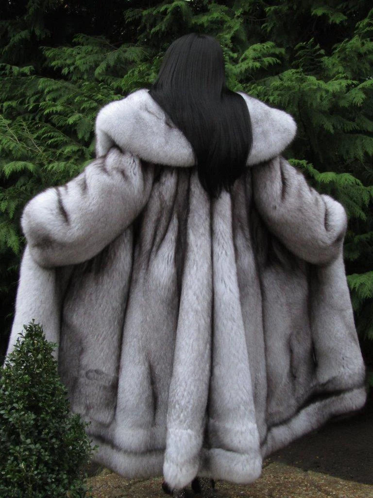 Winter Fashion Fomen's Fur Coat Long Hooded Women's Thick Thermal Coat Fluffy Faux Fox Fur Coat