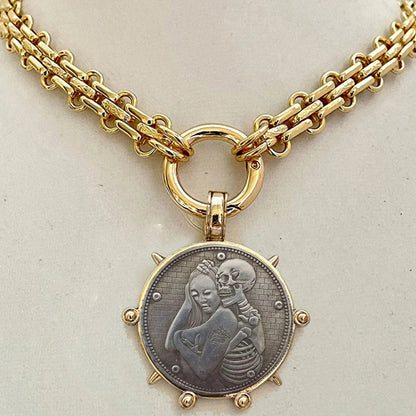 Hyperbole Gothic Cuban Chunky Necklace for Women Vintage Queen Coin Pendant Necklace Statement Hip hop Jewelry