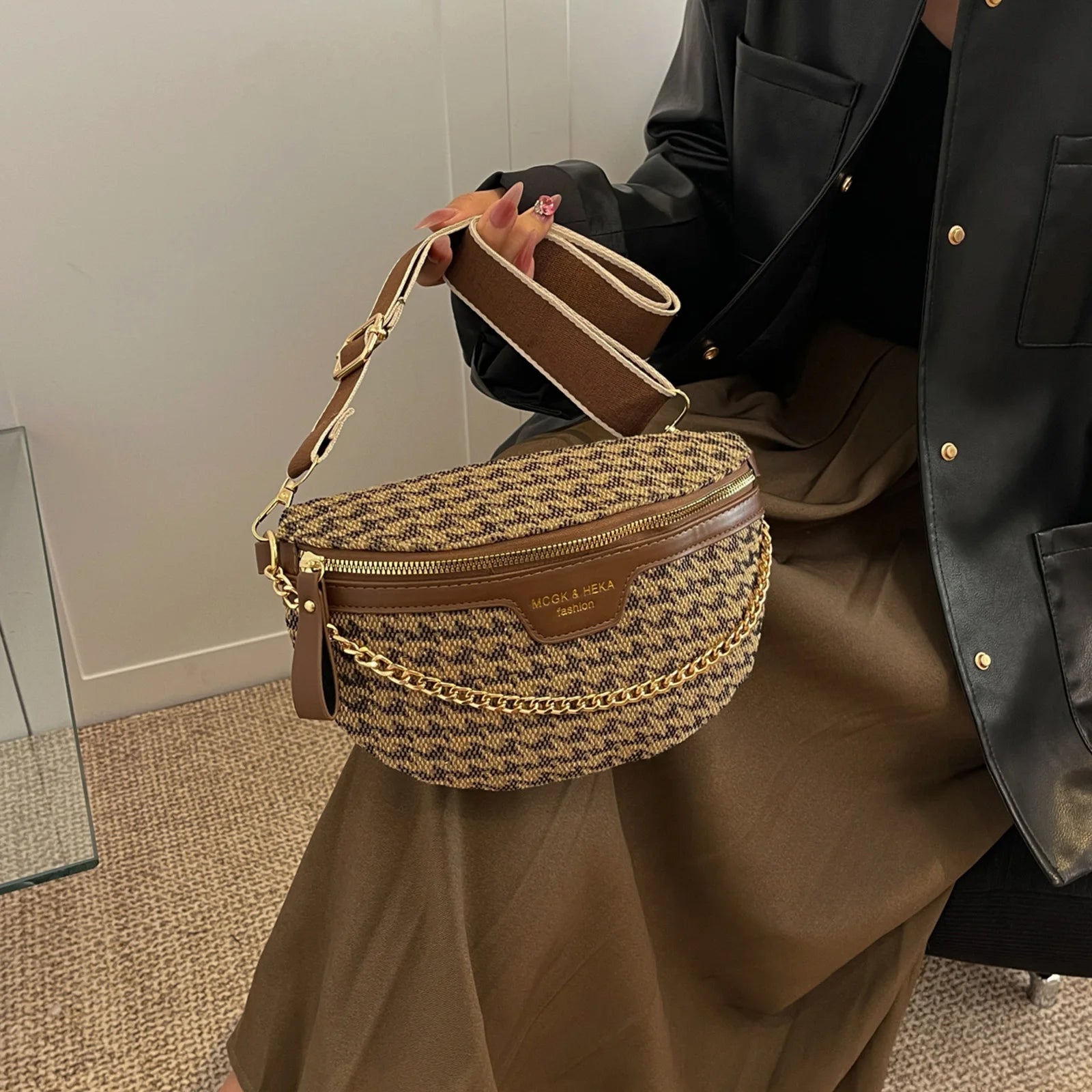 Fashion Grid Chest Bag Retro Crossbody Bags Trendy Sling Shoulder Bag Travel Wide Strap Waist Bag Women Small Chain Fanny Pack