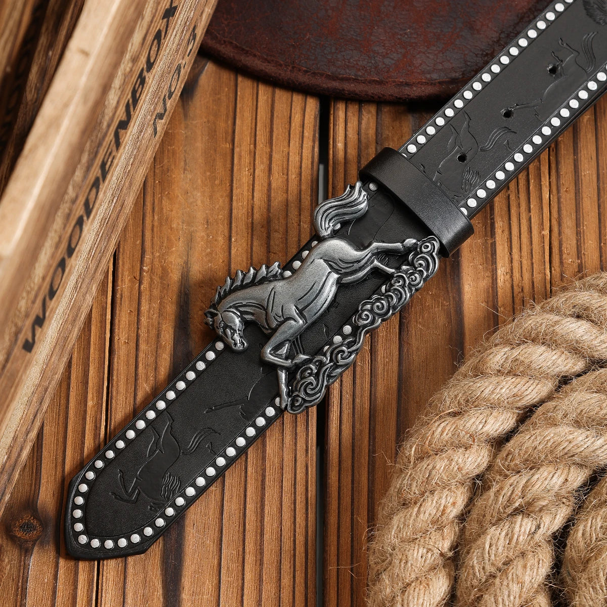 A PU Belt Suitable for Both Men and Women, Combining the Style of Western Denim and Retro, Is Perfect for Daily Casual...