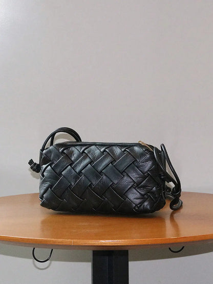 2024 new woven handbag fashion trend burst crack gold woven embossed shoulder slung bag Joker mini mobile phone bag shoulder str