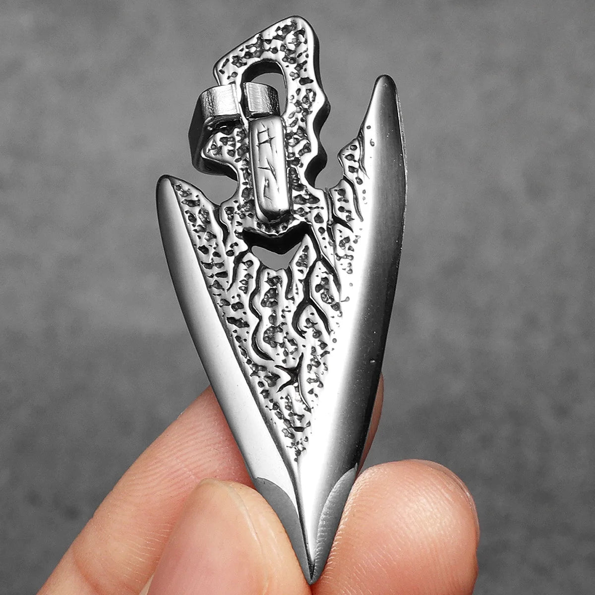 Retro Spear Arrow Carving Men Necklaces With Pendant Stainless Steel Jewelry For Male Women Punk Accessories Gifts Wholesale
