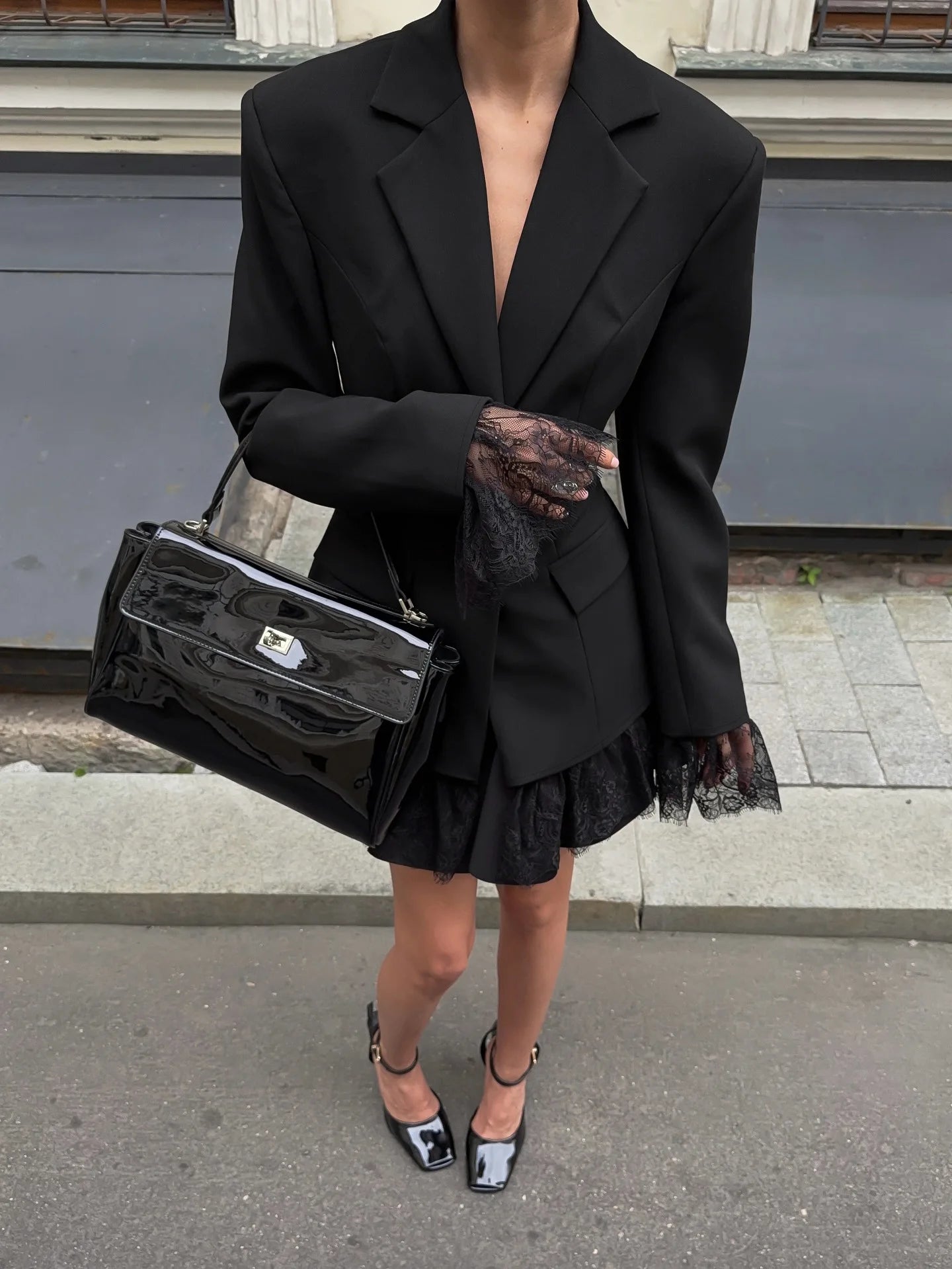 2025 Autumn and Winter New Fashion Black Small Suit Solid Jacket Design Sense Lace Splicing Commuting Long Sleeved Top Coat