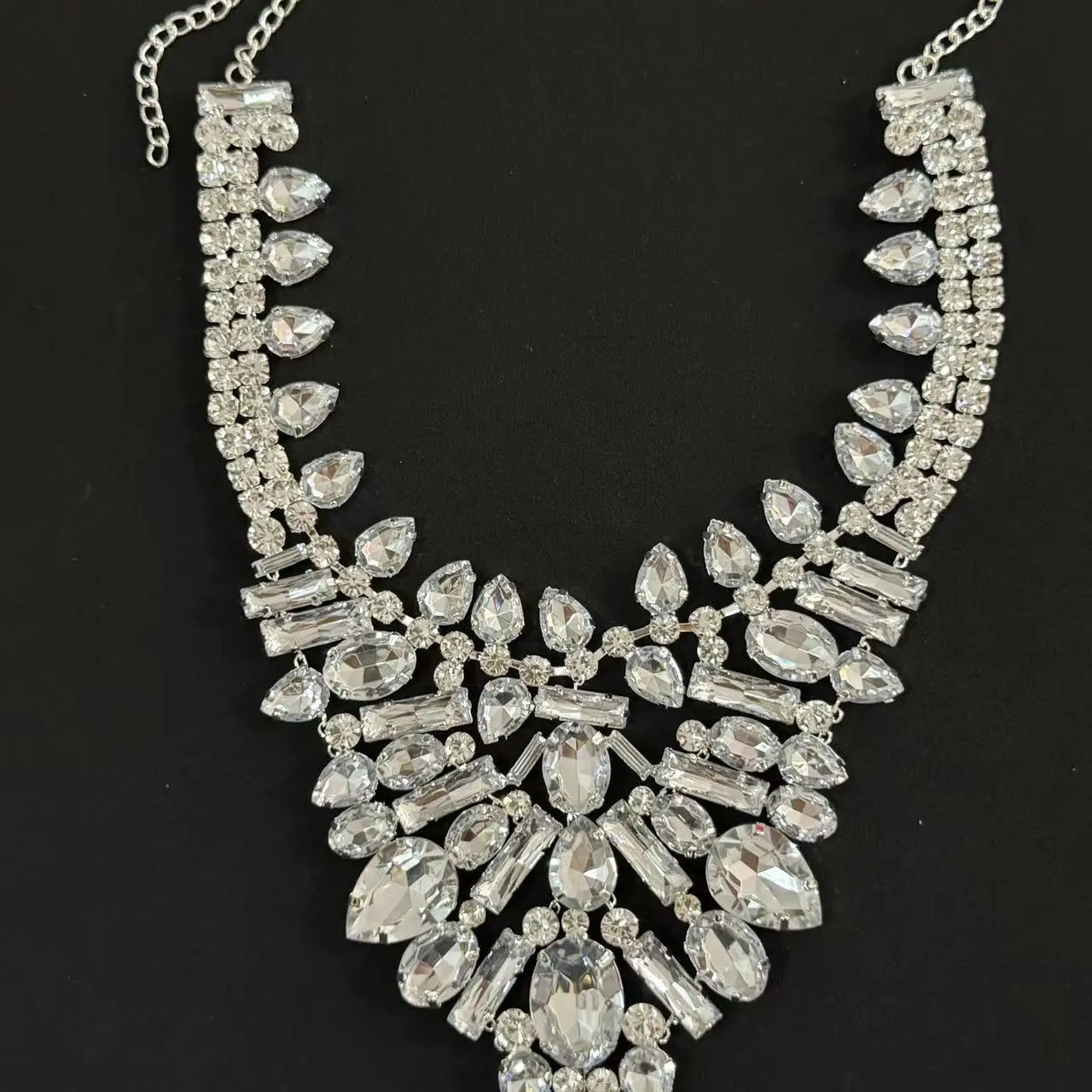 Luxurious geometric necklace, exaggerated rhinestone collarbone chain, retro banquet accessory | Kimlud Premium Jewelry