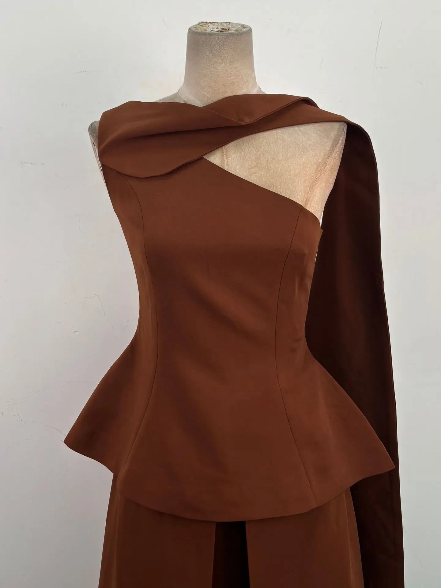 Eshin Luxury Brown Two-Piece Set Women Elegant One-Shoulder Peplum Top And High-Waisted Maxi Skirt With Sash Dubai SA1471 - Kimlud