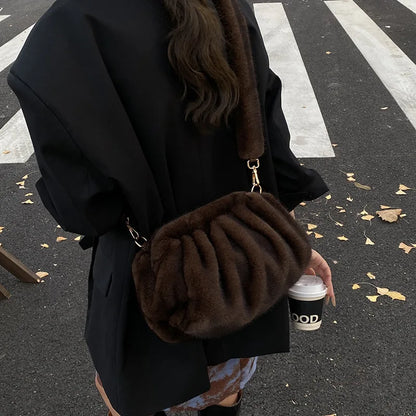 New Womens Commuting Simplified Shoulder Bag Fluffy Cloud Textured Casual Coach Bag Vintage Furry Handle Bag for Autumn Winter