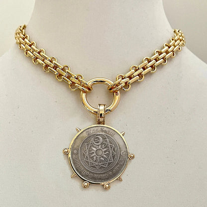 Hyperbole Gothic Cuban Chunky Necklace for Women Vintage Queen Coin Pendant Necklace Statement Hip hop Jewelry