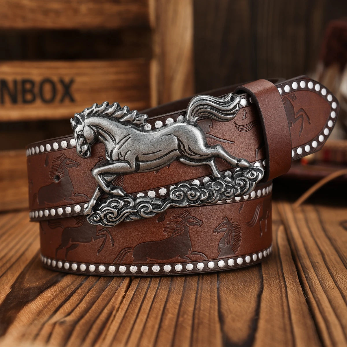 A PU Belt Suitable for Both Men and Women, Combining the Style of Western Denim and Retro, Is Perfect for Daily Casual...