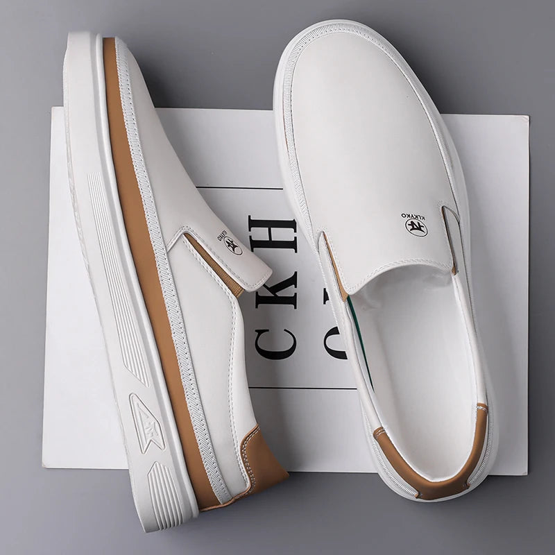 New Trend Leather Mens Casual Shoes Summer Male Loafers Driving Moccasins Male Comfortable Light Slip on Flats Simple Boat Shoes