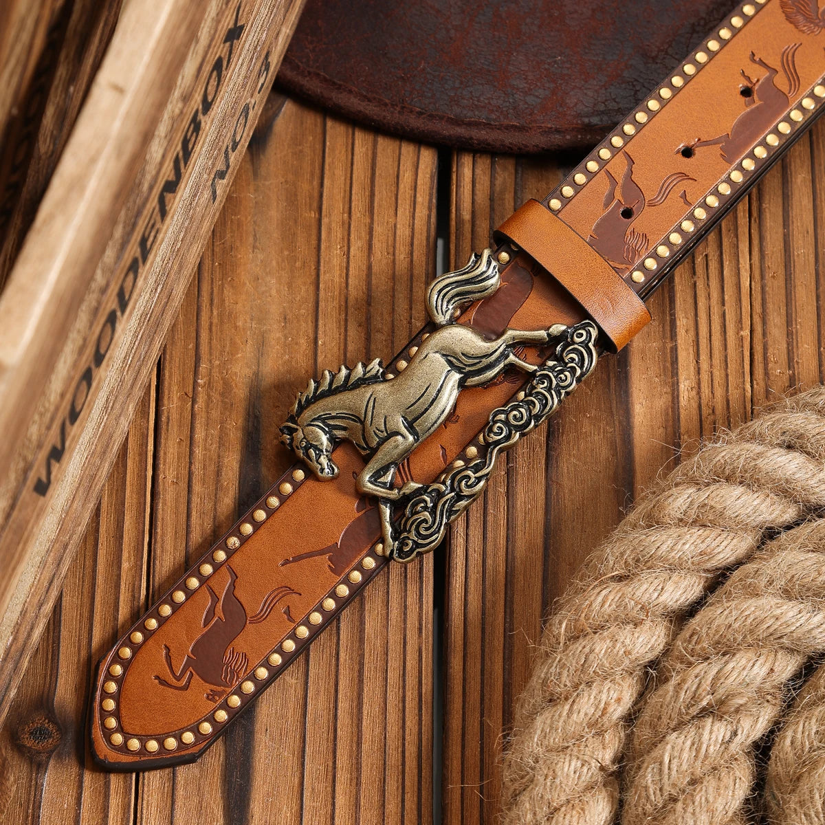 A PU Belt Suitable for Both Men and Women, Combining the Style of Western Denim and Retro, Is Perfect for Daily Casual...