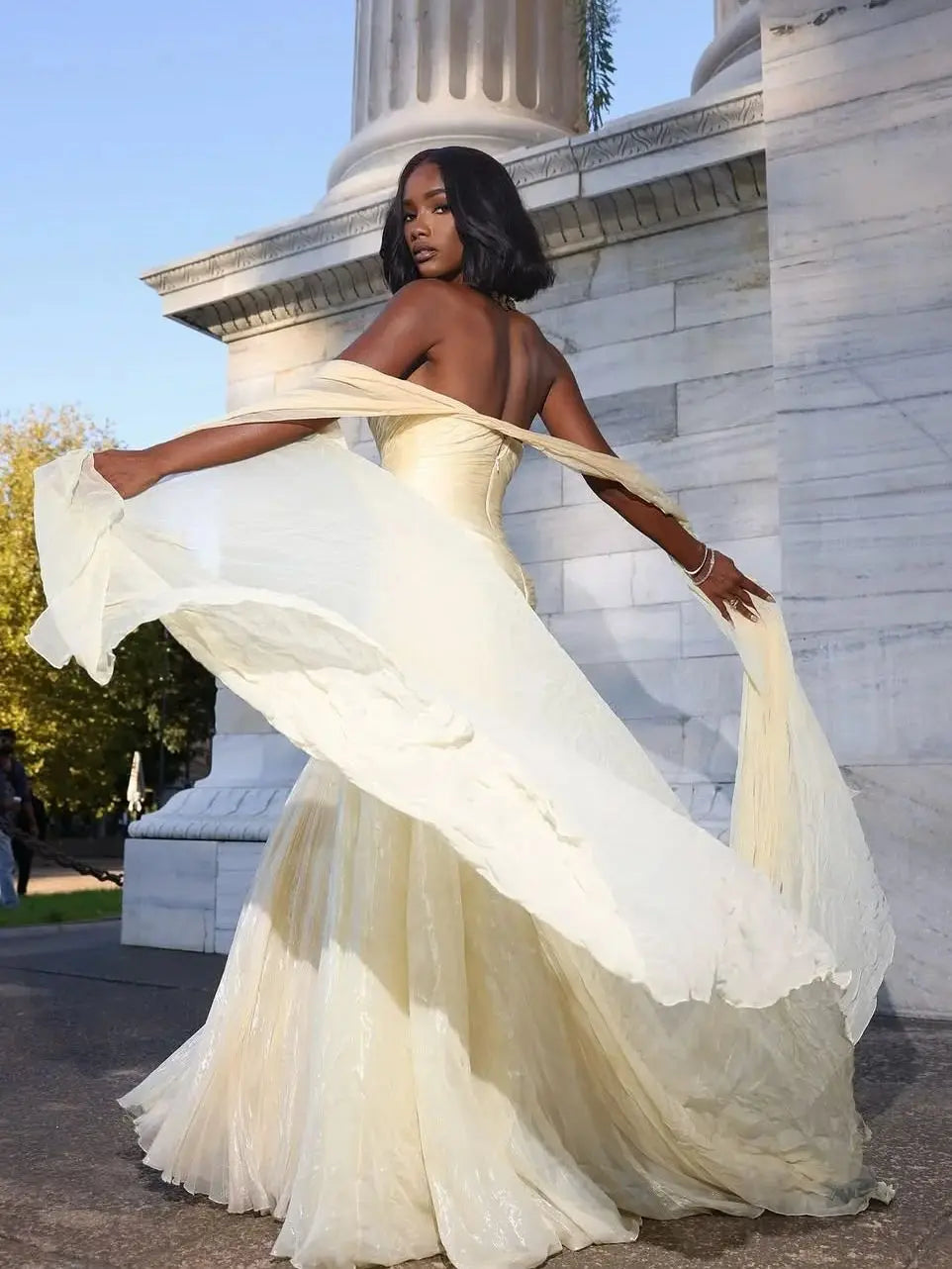 Ofherown Elegant Shiny Yellow Pleat Chiffon Evening Dresses with Scarf Stapless Mermaid Prom Gowns for Women Customized