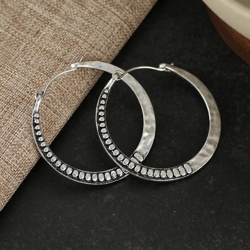 Women's Vintage Distressed Hoop Earrings Hammer Embossed Design Bohemian Style Earrings Suitable For Daily Vacation Casual Wear