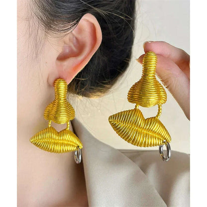 European and American retro court style leaf earrings, niche design, demon's eye, light luxury temperament, long earrings