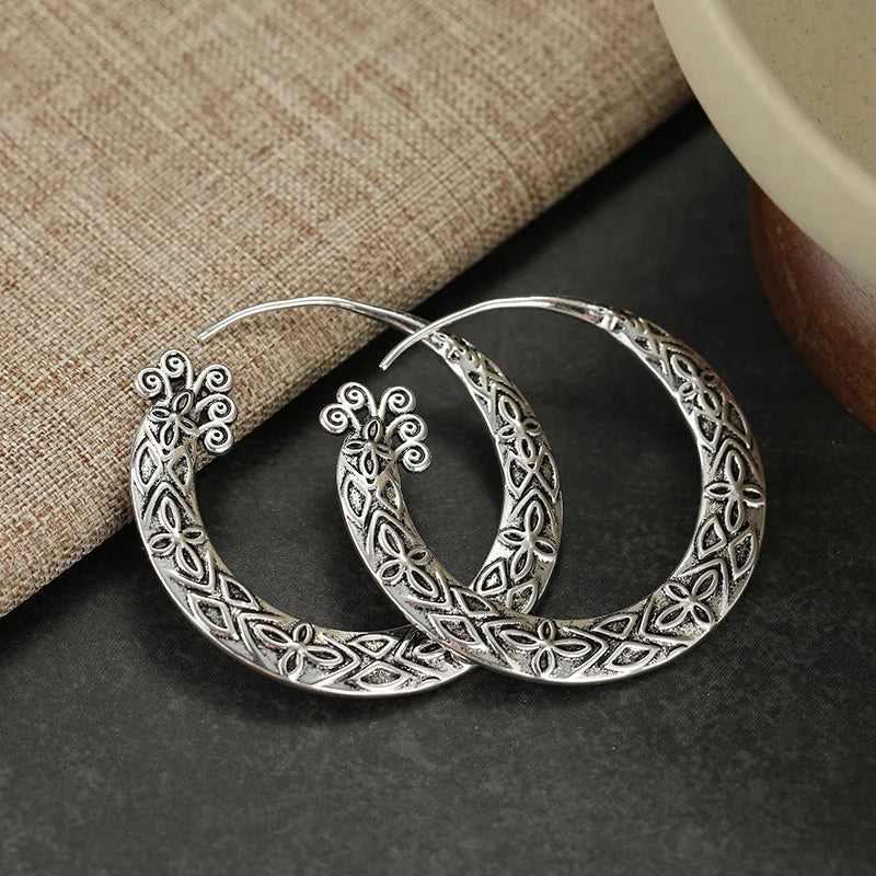 Vintage Ladies' Crescent Hoop Earrings Retro Ethnic Patterned Wide Circle Design Earrings Bohemian Style Jewelry Accessory
