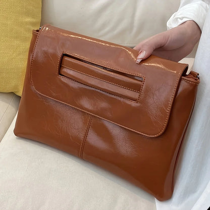 Elegant retro-style handbag with wrist strap, large-capacity ladies' handbag, khaki zipper, perfect for parties and weddings. No